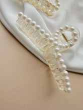 Load image into Gallery viewer, Pearl Claw Clip // Bridal Hair accessory
